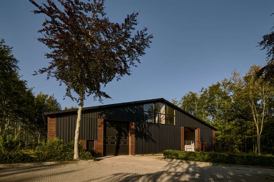 Summer light settles over steel profiles in the forest, Klæstruplundvej 11, 9240 Nibe, Denmark